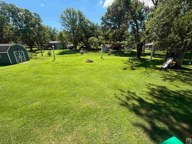 4916 NW Sioux LN, Topeka, KS 66618