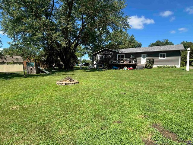 4916 NW Sioux LN, Topeka, KS 66618