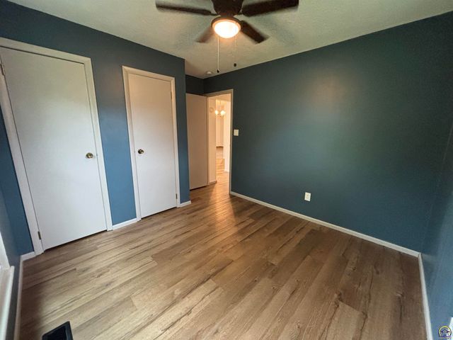 4916 NW Sioux LN, Topeka, KS 66618