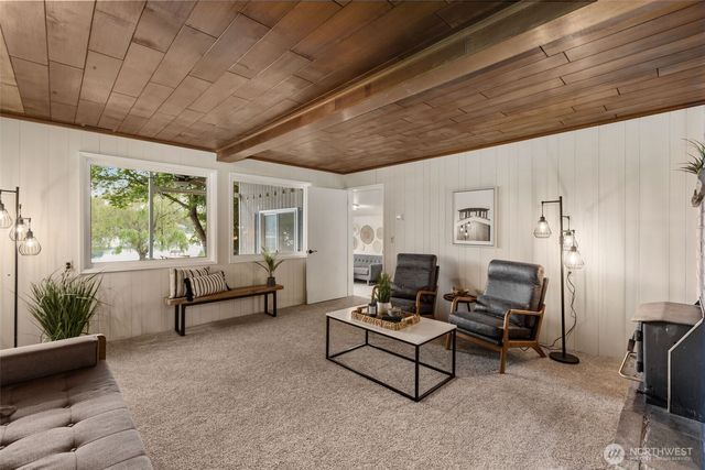 31089 E Lake Morton Drive SE, Kent, WA 98042
