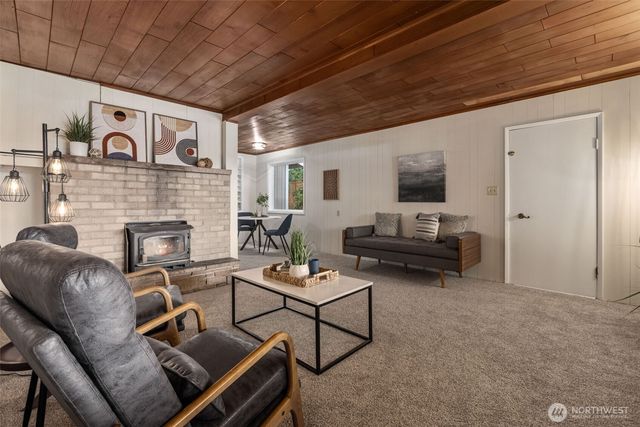 31089 E Lake Morton Drive SE, Kent, WA 98042