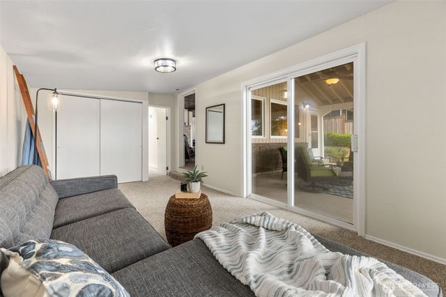 31089 E Lake Morton Drive SE, Kent, WA 98042
