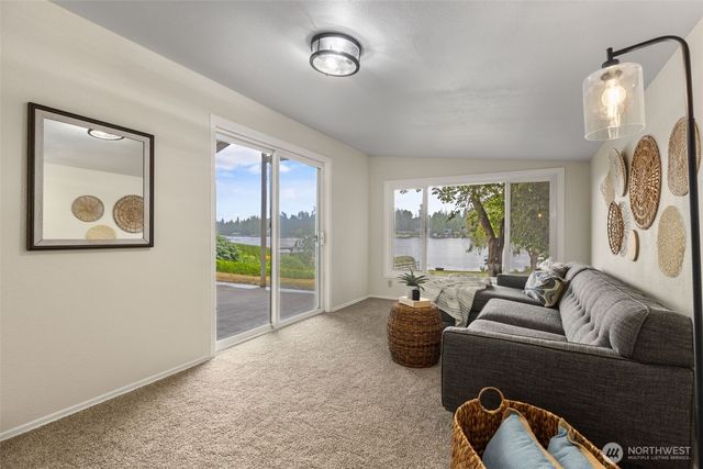 31089 E Lake Morton Drive SE, Kent, WA 98042