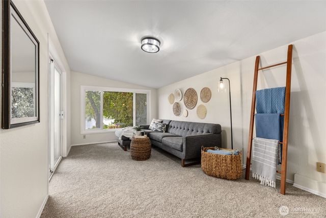 31089 E Lake Morton Drive SE, Kent, WA 98042