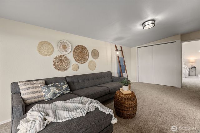 31089 E Lake Morton Drive SE, Kent, WA 98042