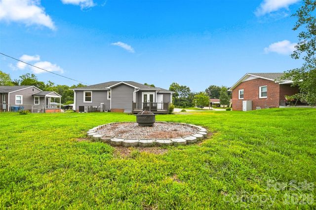 129 33rd Street NW, Hickory, NC 28601