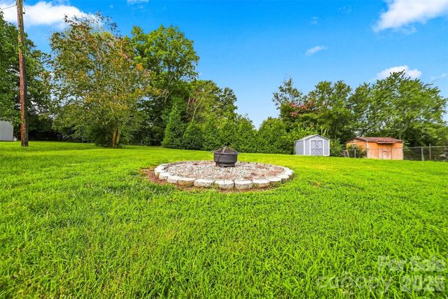 129 33rd Street NW, Hickory, NC 28601