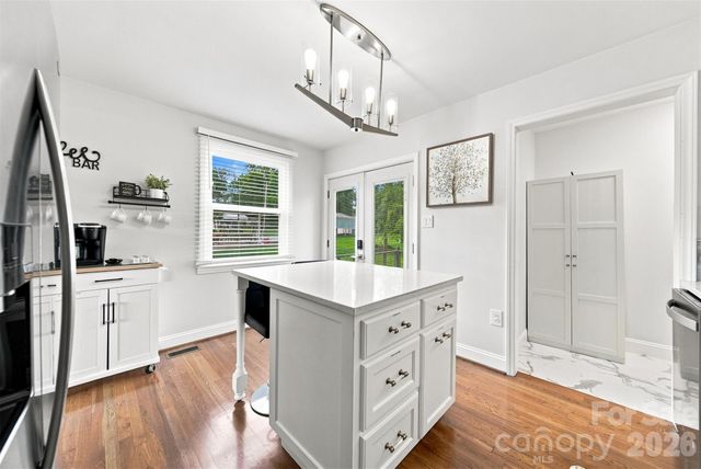 129 33rd Street NW, Hickory, NC 28601