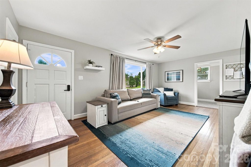 129 33rd Street NW, Hickory, NC 28601