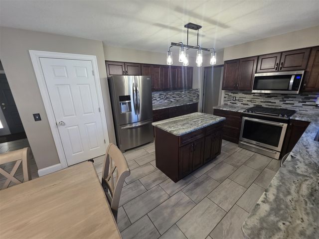 7345 Apple Grove Lane, Temperance, MI 48182