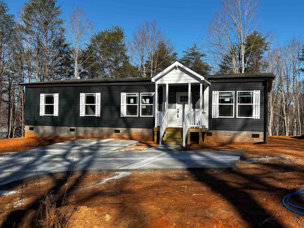 296 Forest Lake Road, Duncan, SC 29334