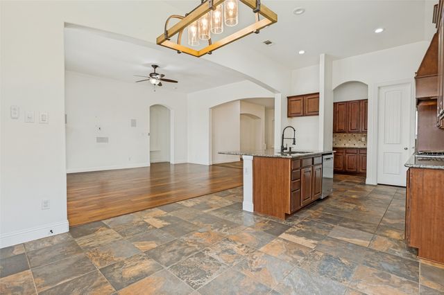 6734 Trailblazer Way, Dallas, TX 75236