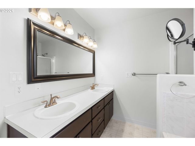 3917 Ne 97TH St, Vancouver, WA 98665