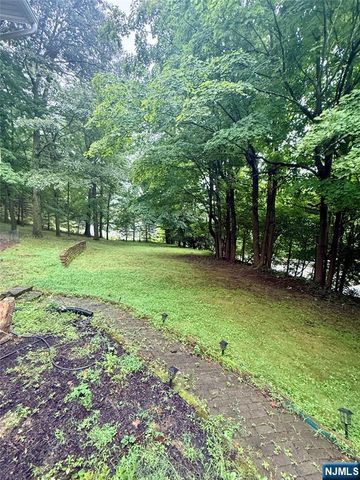 88 Wawayanda Road, Vernon, NJ 07422