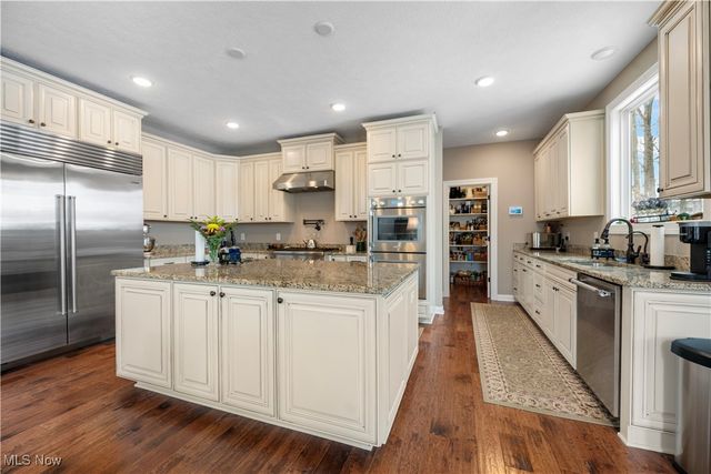 12554 Meadowview Drive, North Royalton, OH 44133