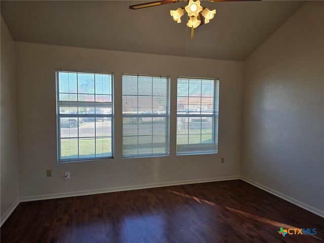 215 Robertstown Road, Copperas Cove, TX 76522