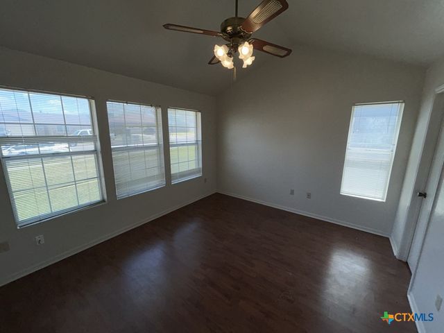 215 Robertstown Road, Copperas Cove, TX 76522