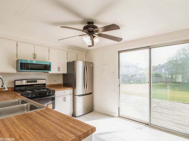 1994 Countryside Lane, Round Lake Beach, IL 60073