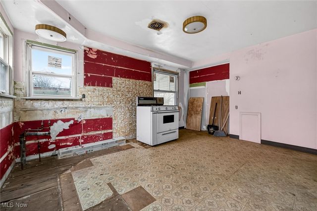 19808 Kings Highway, Warrensville Heights, OH 44122