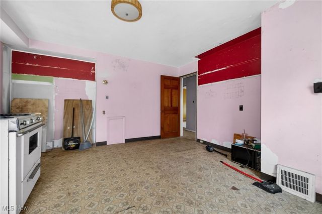 19808 Kings Highway, Warrensville Heights, OH 44122