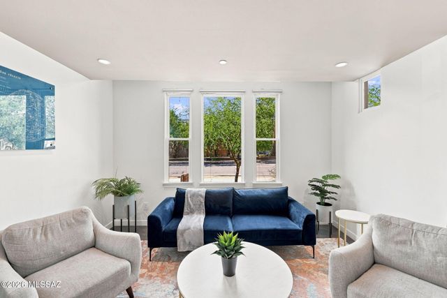 802 S 5th Avenue, Tucson, AZ 85701