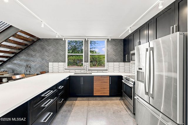 802 S 5th Avenue, Tucson, AZ 85701