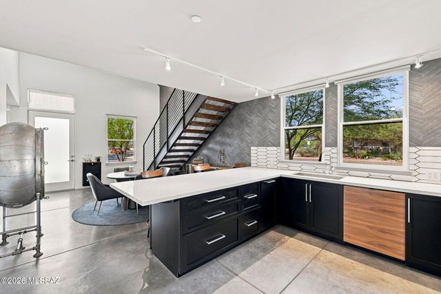 802 S 5th Avenue, Tucson, AZ 85701