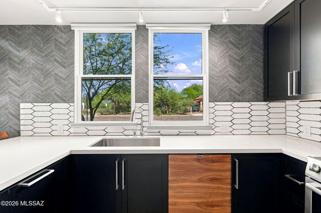 802 S 5th Avenue, Tucson, AZ 85701