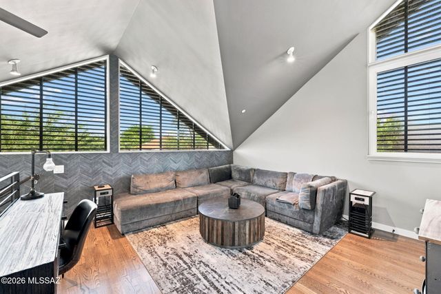 802 S 5th Avenue, Tucson, AZ 85701