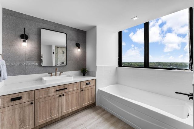 1300 Ponce De Leon Blvd 815, Coral Gables, FL 33134