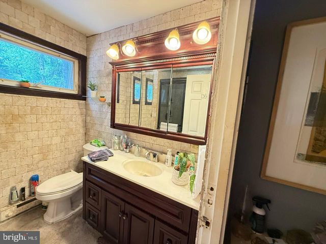 446 STILLWATER DR, Pocono Summit, PA 18346