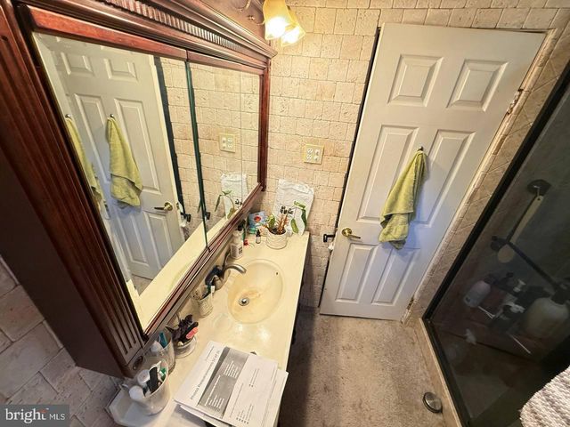 446 STILLWATER DR, Pocono Summit, PA 18346