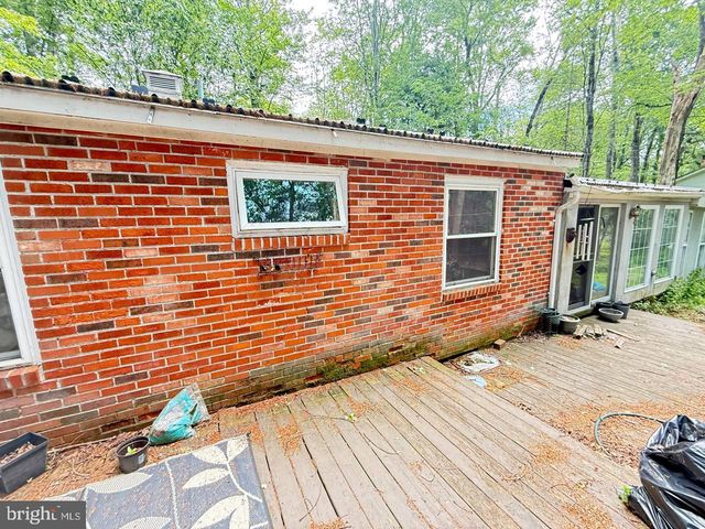446 STILLWATER DR, Pocono Summit, PA 18346