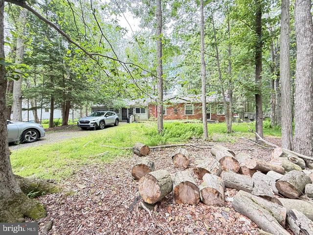 446 STILLWATER DR, Pocono Summit, PA 18346