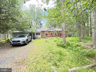 446 STILLWATER DR, Pocono Summit, PA 18346