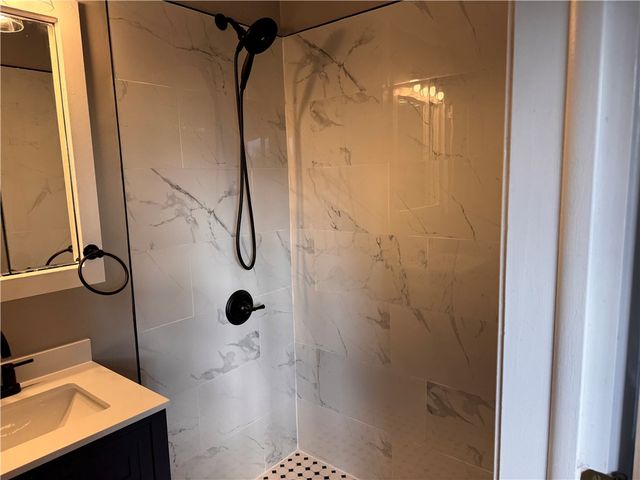 2894 Shadylane Dr, Neshannock Twp, PA 16105