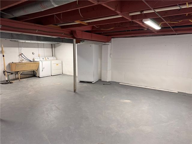 2894 Shadylane Dr, Neshannock Twp, PA 16105