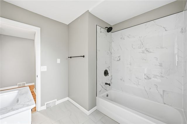 2894 Shadylane Dr, Neshannock Twp, PA 16105