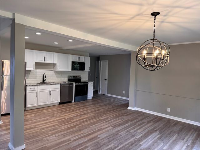 2894 Shadylane Dr, Neshannock Twp, PA 16105