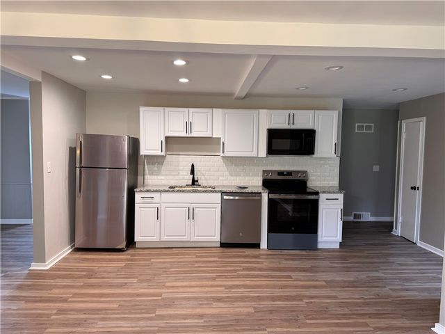 2894 Shadylane Dr, Neshannock Twp, PA 16105