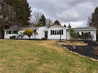 2894 Shadylane Dr, Neshannock Twp, PA 16105