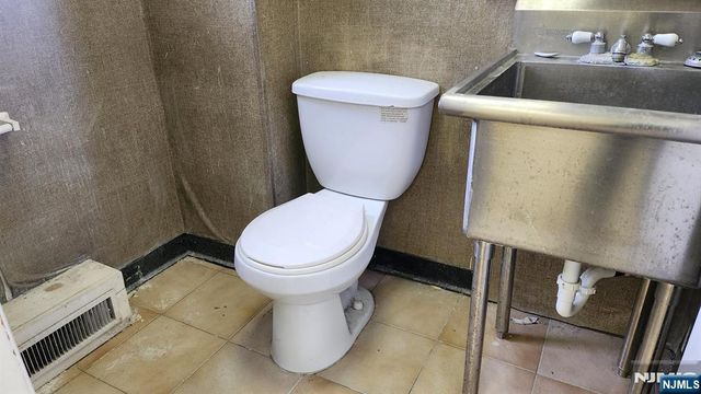 460 Commercial Avenue Front, Palisades Park, NJ 07650