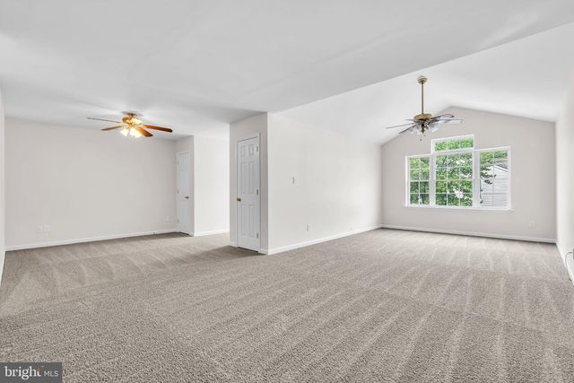 25 CHARLES CIR, Delanco, NJ 08075