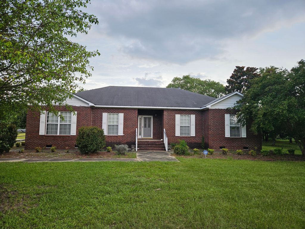 9047 Summerton Hwy Road, Pinewood, SC 29125