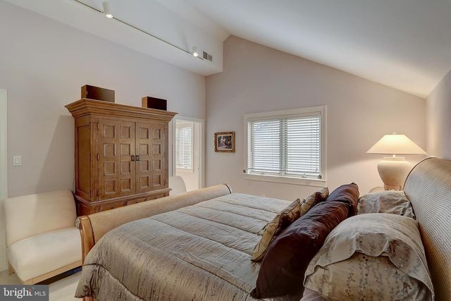 4744 34TH ST N, Arlington, VA 22207