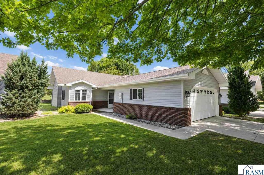 105 Raven Court, Mankato, MN 56001