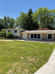 7096 Riverstone Road, West Bloomfield Charter Township, MI 48322