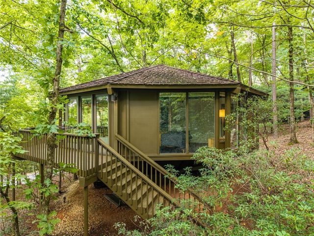 208 Treetopper Circle, Jasper, GA 30143