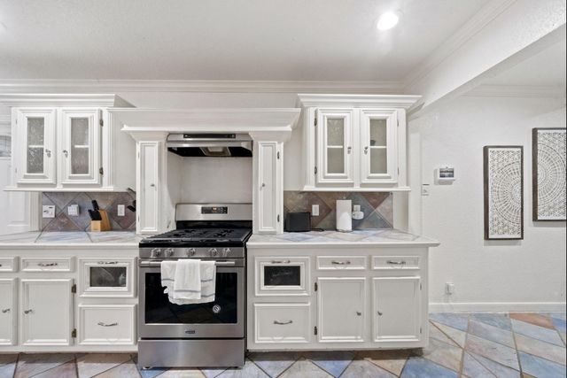 716 San Jacinto Avenue, Texas City, TX 77590