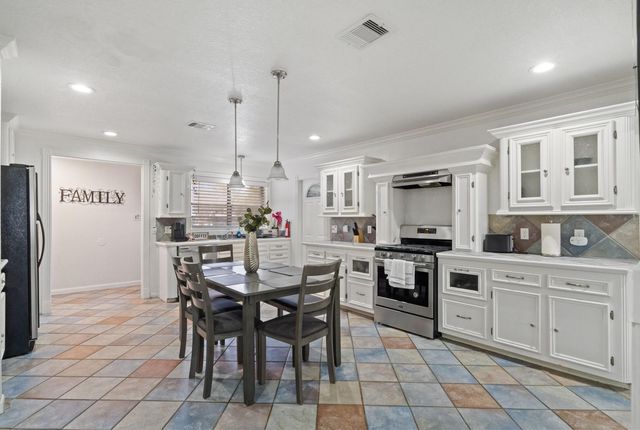 716 San Jacinto Avenue, Texas City, TX 77590